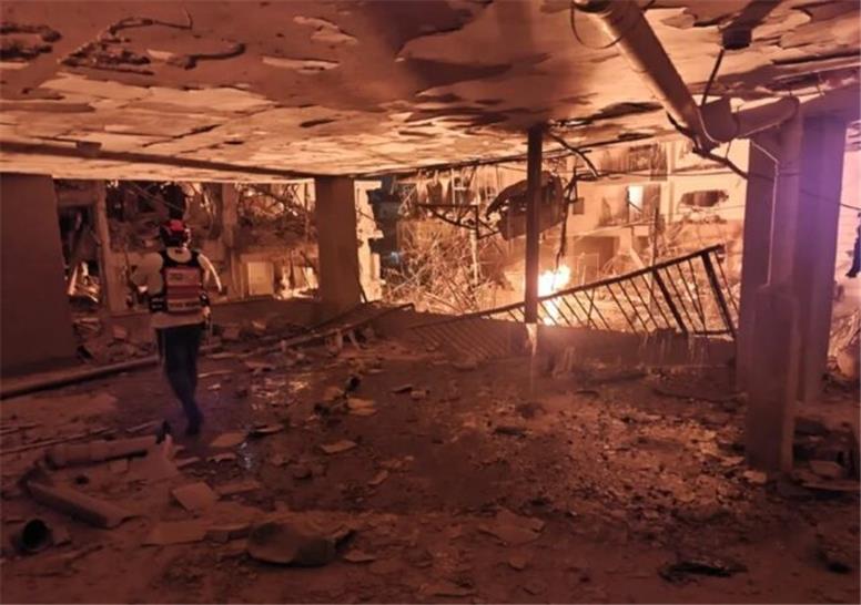 آمار تلفات پاسخ جمهوری اسلامی ایران به تجاوز اشغالگران/ ۶۱ ساختمان بر اثر موشک ایرانی آسیب دید