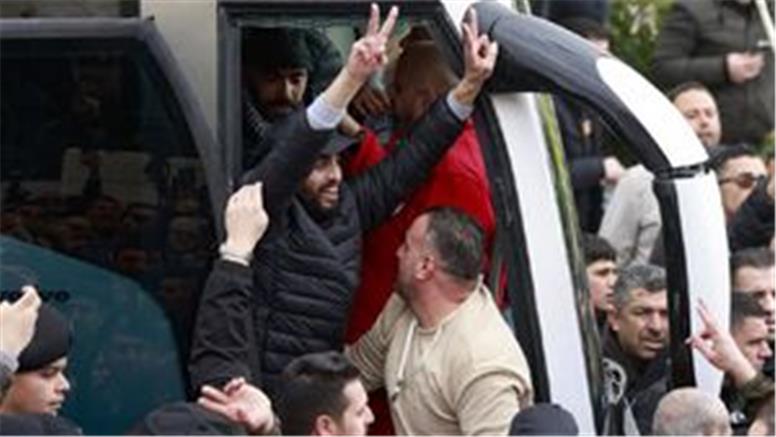 آخرین اخبار تبادل اسرا میان اسرائیل و حماس/ تجمع خانواده‌های گروگان‌ها در تل‌آویو/ آزادی ۲۰ اسیر اسرائیلی و بیش از ۱۹۰۰ فلسطینی