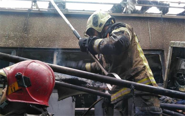 آتش سوزی یک کارگاه تولیدی غیرمجاز در تهران/ حادثه مصدوم نداشت