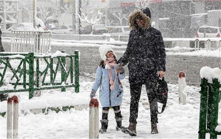 تاخیر آموزش و پرورش تهران در اطلاع‌رسانی/ کدام مدارس به خاطر برف غیرحضوری شد؟