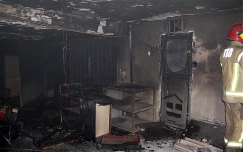 آتش‌سوزی در ستارخان/ یک آتش‌نشان مصدوم شد