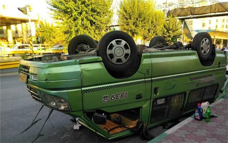 تصادف سهمگینِ اتوبوس با یک دستگاه ون در تهران/ کشته شدن یک مرد میانسال