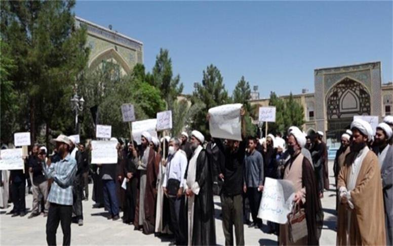 تجمع طلاب در فیضیه قم علیه طرح بانکداری اسلامی