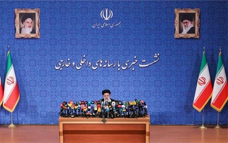 نشست رئیس جمهور با اصحاب رسانه/ واکنش به دلواپسان سفرهای استانی