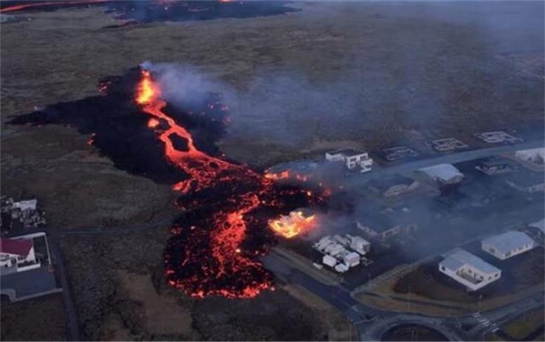 فوران آتشفشان در ایسلند و احتمالی فروپاشی یک شهر