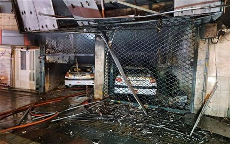 آتش در یک تعمیرگاه در محله آذربایجان تهران/ ۳ خودرو نابود شد