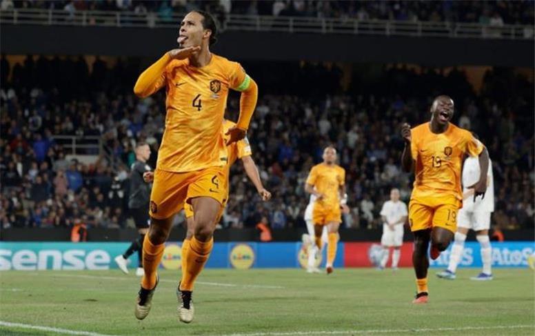 یونان 0-1 هلند: یک پنالتی از دست رفت