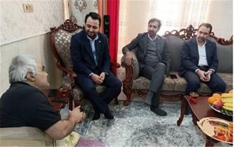 عیادت از کارمند پیشکسوت و جانباز بانک صادرات ایران در قم