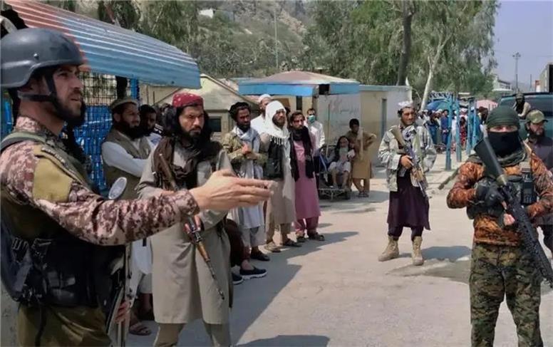 سایه جنگ بر سرِ جنوب آسیا/ تنش‌ میان افغانستان و پاكستان بالا گرفت