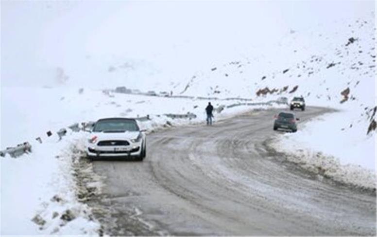 بارندگی و برف در جاده‌های ۵ استان