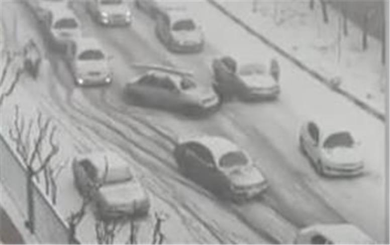 نجات حدود ۴ هزار خودروی گرفتار در برف طی بارش های هفته گذشته