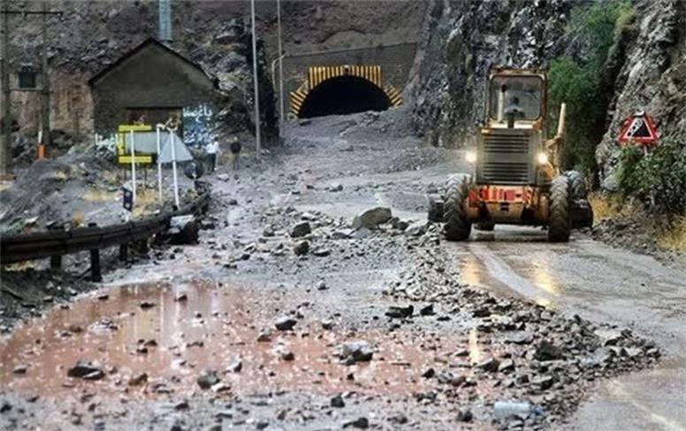 خطر سقوط سنگ در جاده‌های کوهستانی البرز جدی‌ست