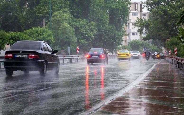 تشدید سامانه بارشی/ رگبار و رعد و برق در راه است