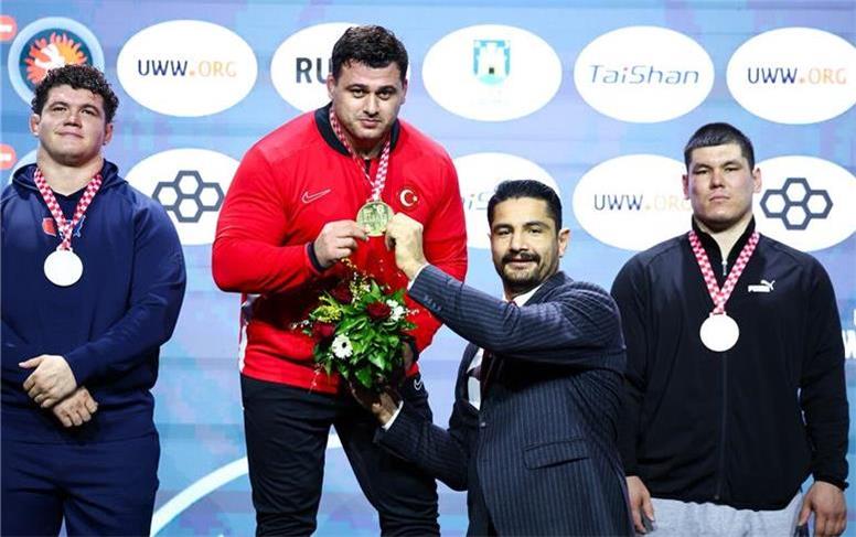 بازگشت کایالپ با مدال طلا