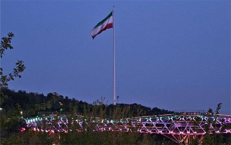 پل طبیعت امشب به رنگ پرچم ایران درمی‌آید