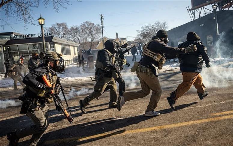 همزمان با ادامه تنش‌ها، فرمانده گشت مرزی آمریکا برکنار شد