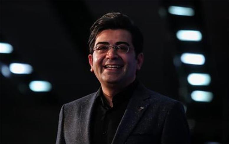 فرزاد حسنی ماندنی شد؛ ادامه تولید و پخش ماندنی‌ها