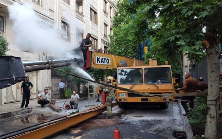 واژگونی جرثقیل ۶۰ تنی در کنار آموزشگاه زبان