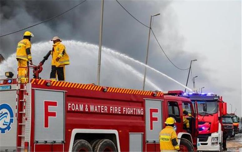 دمای انفجار در بندر شهید رجایی ۱۴۰۰ درجه بود! آب روی کانتینرها بخار می‌شد