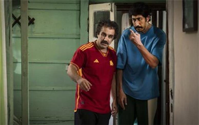 حمله مسعود فراستی به بهتاش «پایتخت» و تعریف از نقی معمولی