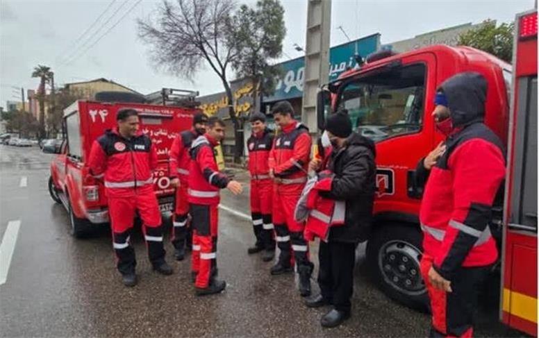 اعزام تیم ارزیاب آتش‌نشانی تهران به اسکله شهید رجایی