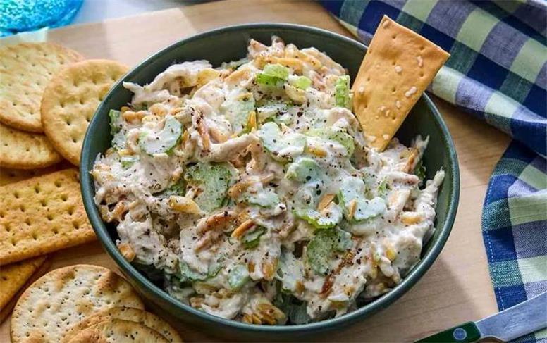 طرز تهیه سالاد مرغ کلاسیک به روش رستورانی