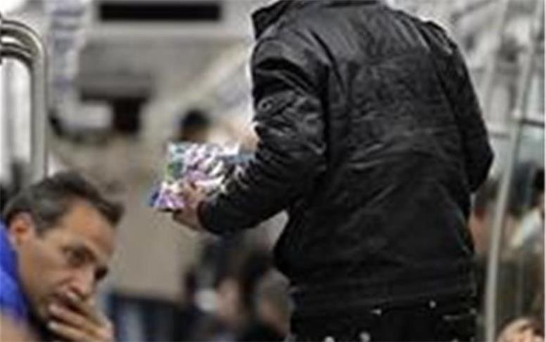 اتباع دستفروش از مترو طرد می‌شوند