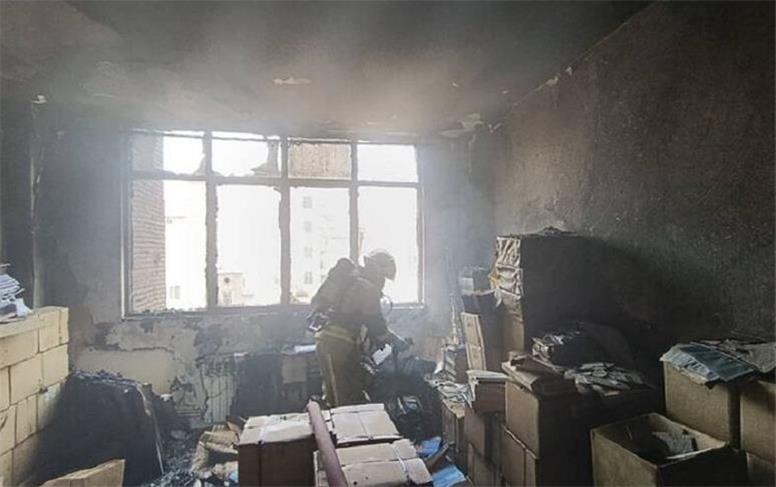 آتش‌سوزی یک مجتمع مسکونی در خیابان فرخ اصفهان