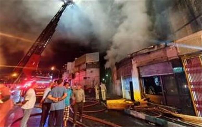 آتش سوزی در خیابان انقلاب تهران