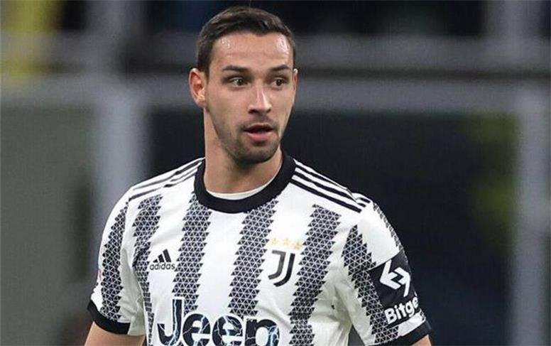 فوری: مدافع یوونتوس در حال مذاکره با پرسپولیس