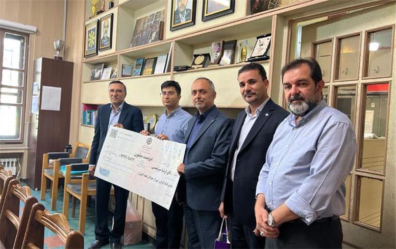 تقدیر بانک ایران‌زمین از دارنده مدال المپیاد جهانی نجوم