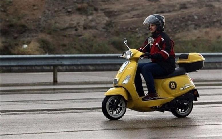 گواهینامه موتورسیکلت برای زنان صادر نمی‌شود