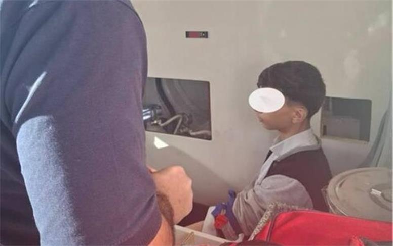 مصدومیت ۱۵ دانش آموز در تصادف ۳ خودروی سرویس مدارس