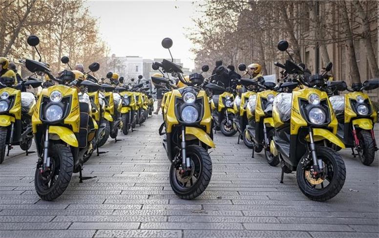 راندن موتورسیکلت بدون گواهینامه جرم محسوب می‌شود