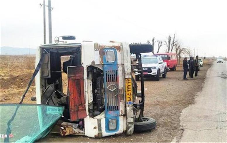 واژگونی مینی‌بوس در محور نیشابور-سبزوار