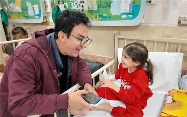 عموپورنگ به دیدار کودکان بیمار و مجروح شده در جنگ رفت