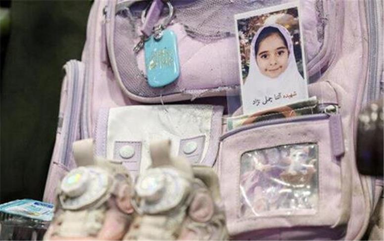 کوله‌پشتی نمادین دانش آموزان شهید میناب به مقر سازمان ملل ارسال شد