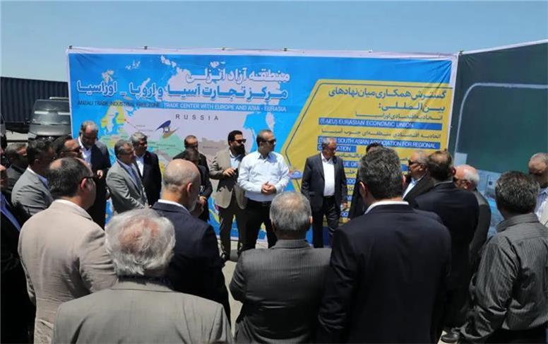 بازدید اعضای اجلاس نقش آفرینی اتاق‌های بازرگانی کشور از بندر کاسپین