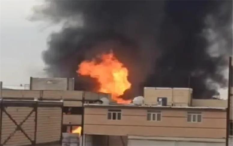 مصدومیت ۴ نفر بر اثر آتش‌سوزی گسترده در واحد صنعتی بهارستان