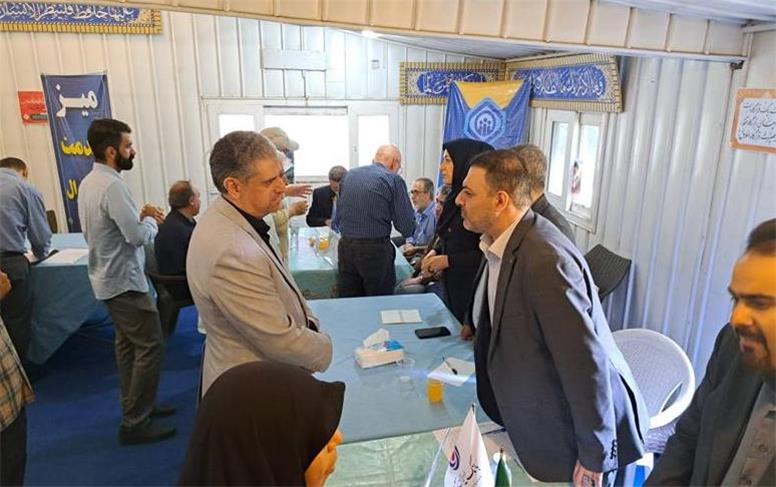 برپایی میز خدمت بانک ایران زمین در نماز جمعه تهران