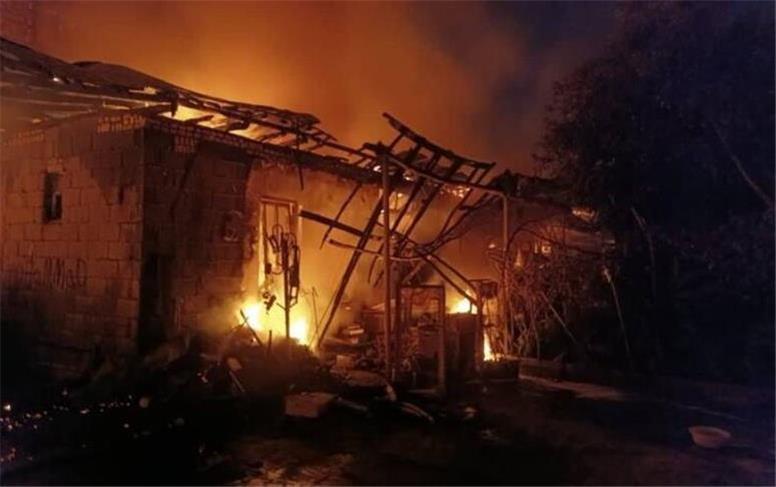 جزئیات آتش‌سوزی مجموعه انباری در جاده مخصوص/ عملیات لکه گیری همچنان ادامه دارد