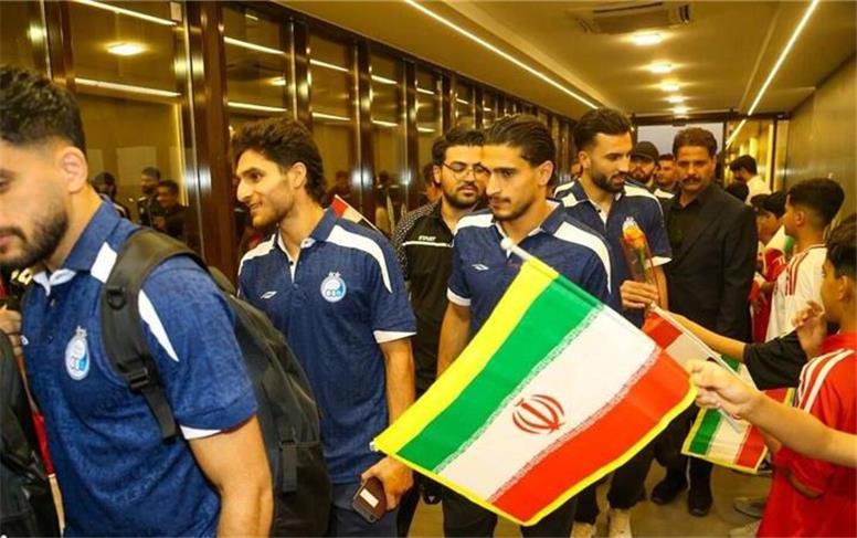 بازیکنان استقلال به فرودگاه احضار شدند؛ آبی پوشان در دوراهی