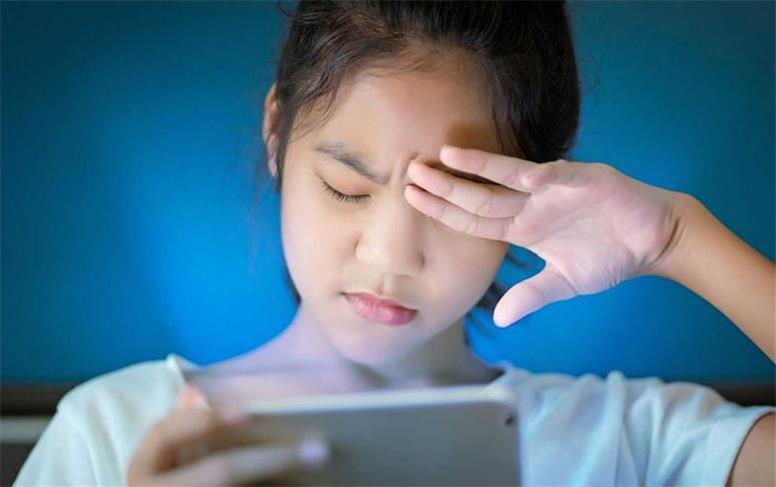 از اختلال خواب تا آسیب‌های چشمی؛ عوارض استفاده مفرط کودکان از دنیای دیجیتال