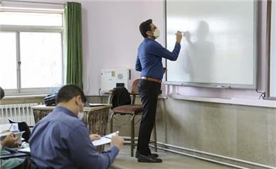 خبر جدید برای معلمان بازنشسته/ اول مهر افزایش حقوق اعمال نمی‌شود