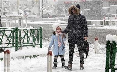 تاخیر آموزش و پرورش تهران در اطلاع‌رسانی/ کدام مدارس به خاطر برف غیرحضوری شد؟