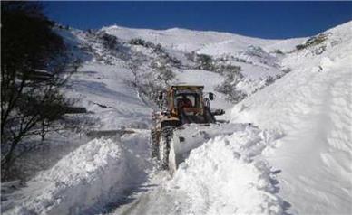 شرایط نامساعد برای کوهنوردی/ کولاک برف و خطر ریزش بهمن در ارتفاعات