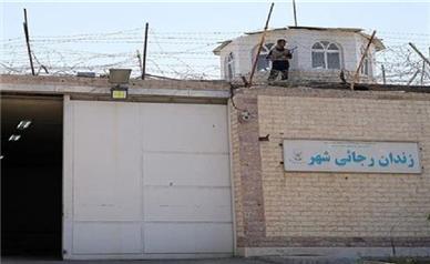 بازدید دادستان تهران از زندان رجائی‌شهر/ شایعه‌ی دروغ استخدام فرزند علی صالحی در پالایشگاه