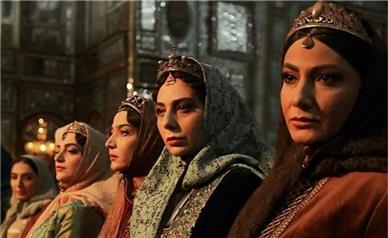 نظریه‌ای جالب درباره روسری سر کردن زن‌ها در «سریال جیران» +تصاویر