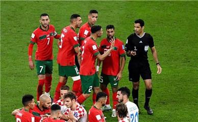 درگیری عجیب ستاره مراکش و رئیس فیفا در ورزشگاه/ درخواست فوری فیفا برای منتشر نشدن فیلم!