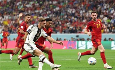 اسپانیا ۱ – آلمان ۱/ فرار آلمان از شکست در بازی بزرگ/ ژرمن‌ها به جام‌جهانی برگشتند؟
